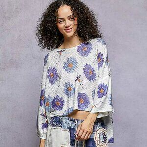 Floral Bee Round Neck Rolling Edge Sweater